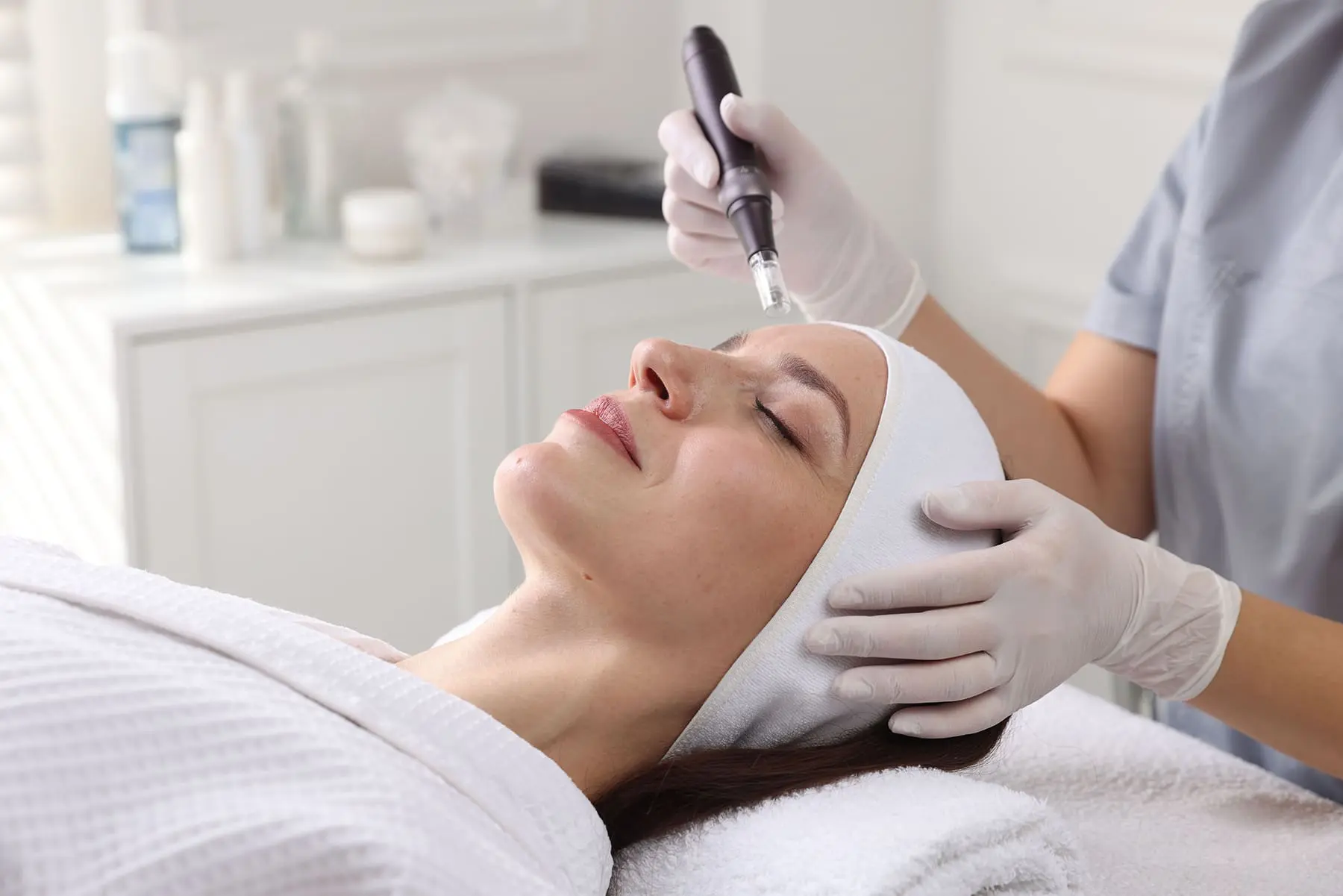 RF Microneedling vs. Microneedling: What Is the Difference?