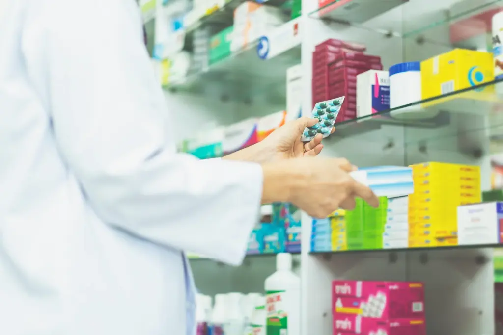 A pharmacist checks a blister pack at a licensed pharmacy shelf, the safest source for prescriptions in Tempe, AZ.